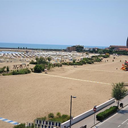 Hotel Delfino Caorle Eksteriør bilde