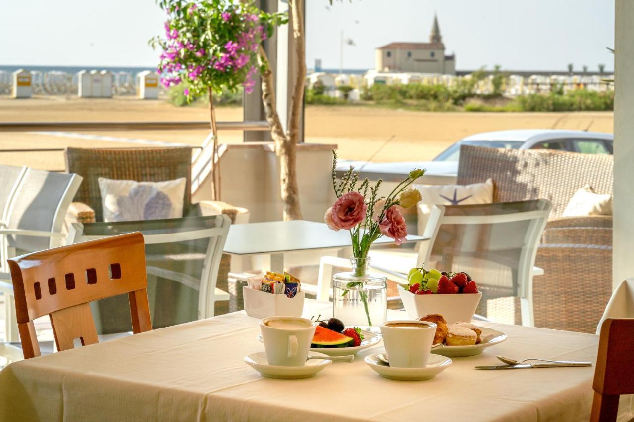 Hotel Delfino Caorle Eksteriør bilde